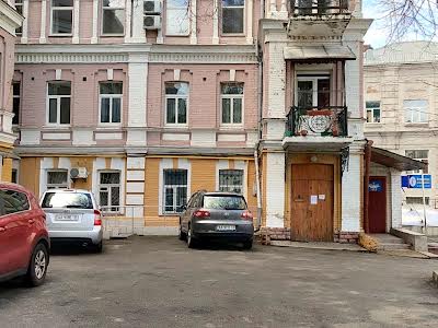 коммерческая по адресу Лютеранская ул., 12