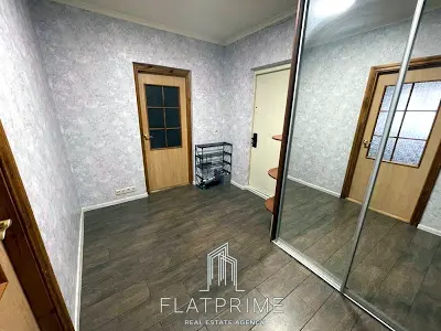 квартира за адресою Драгоманова вул., 12А
