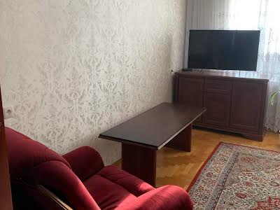 квартира за адресою Злуки, 15
