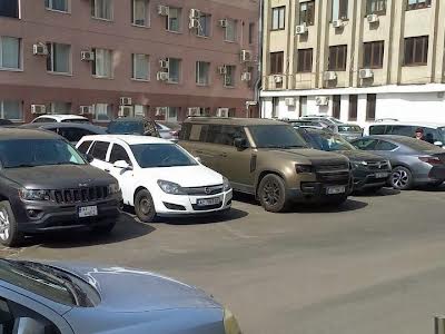 комерційна за адресою Крутогірний узвіз (Рогальова), 28