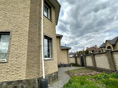 комерційна за адресою Південна, 8