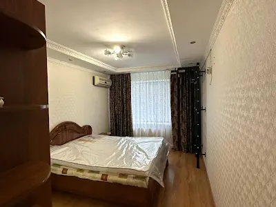 квартира за адресою Райдужний масив вул., 4