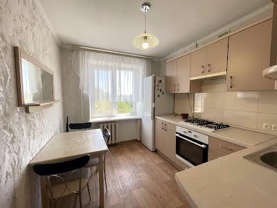 квартира за адресою Космонавтів вул., 142