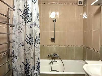 квартира за адресою Миколи Ушакова вул., 18