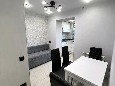 квартира за адресою Михайла Котельникова вул., 7