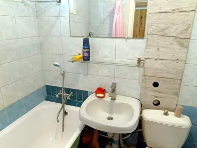 квартира по адресу Строителей ул., 27