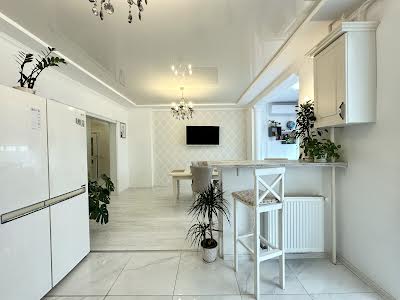 квартира за адресою сніжна, 52а