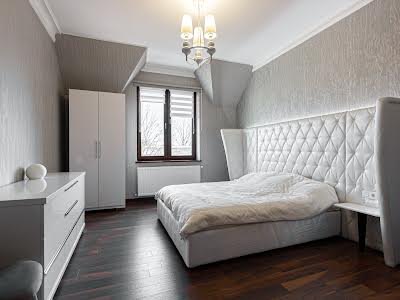 квартира за адресою Таджицька вул., 1
