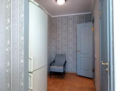 квартира за адресою Автозаводська вул., 81