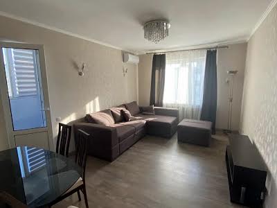 квартира за адресою Анни Ахматової вул., 28
