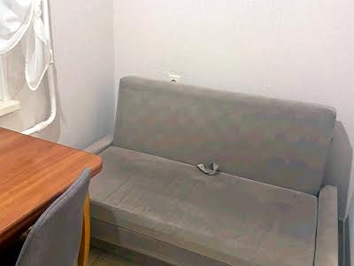 квартира за адресою Богатирська вул., 18