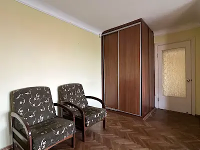 квартира за адресою Стадіонна вул., 13