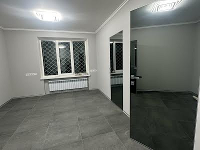 комерційна за адресою Джона Маккейна вул. (Івана Кудрі), 37-А