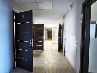 коммерческая по адресу Незалежності пл., 2