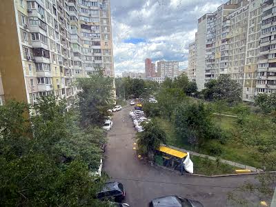 квартира за адресою Анни Ахматової вул., 8