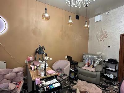комерційна за адресою Шептицьких вул., 16