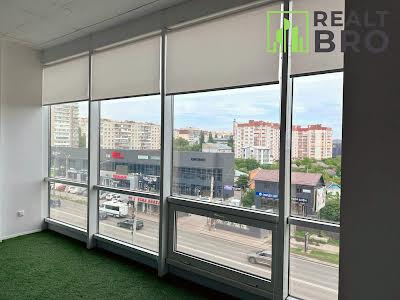 коммерческая по адресу Бандері, 1