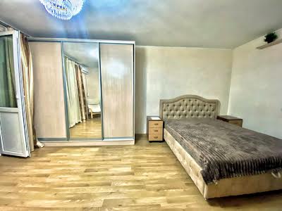 квартира за адресою Смілянська вул., 15