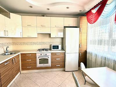 квартира за адресою Василя Симоненка вул., 4