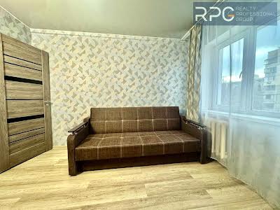 квартира за адресою Романа Ратушного вул. (Волгоградська), 21