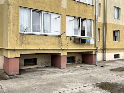 комерційна за адресою Крайня, 1