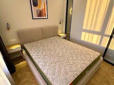 квартира за адресою Домбровського вул., 75