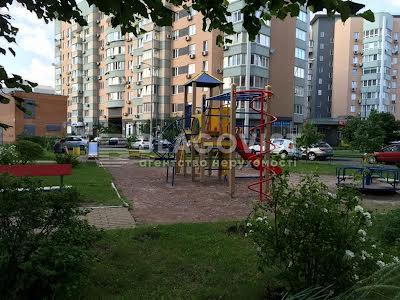 квартира за адресою Раїси Окіпної вул., 10б