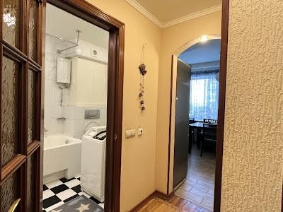 квартира за адресою Композитора Лятошинського вул., 8