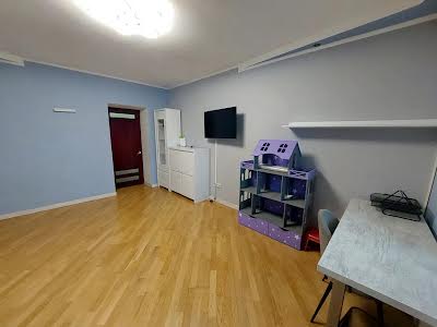 квартира за адресою Анни Ахматової вул., 31