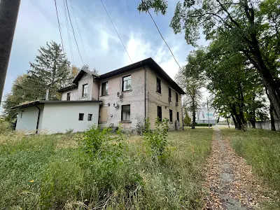 комерційна за адресою Броварська, 1а