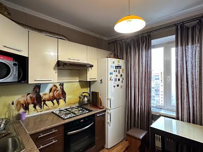 квартира за адресою Степана Бандери вул., 8