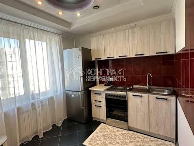 квартира за адресою Ньютона, 8