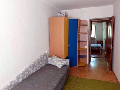 квартира за адресою Салютна вул., 20