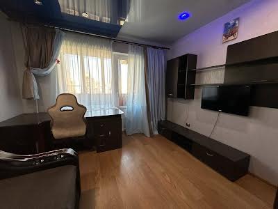 квартира за адресою Срібнокільська вул., 8