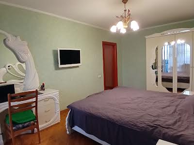 квартира за адресою Анни Ахматової вул., 43
