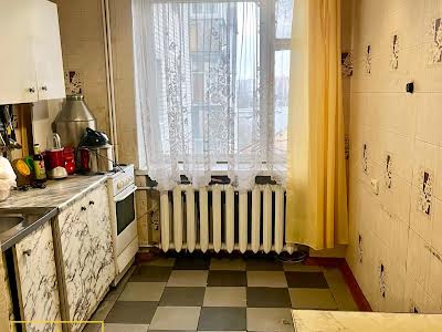 квартира за адресою Першотравнева, 44