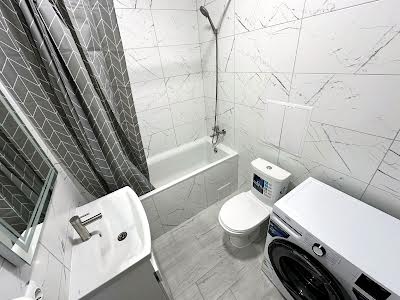 квартира за адресою Миру вул., 10