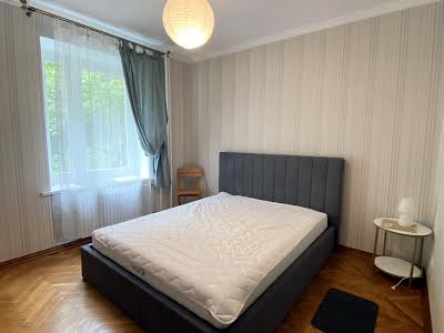 квартира за адресою Лаврська вул. (Січневого Повстання), 4-В