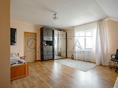 комерційна за адресою Садова вул., 22