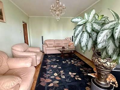 квартира за адресою Срібнокільська вул., 8