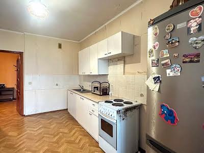 квартира за адресою Анни Ахматової вул., 16-Б