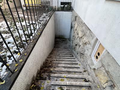 комерційна за адресою Джерельна вул., 36