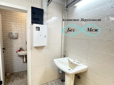 комерційна за адресою Щаслива вул., 11