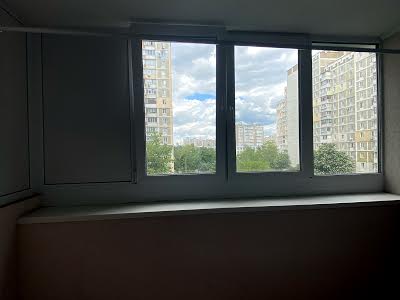 квартира за адресою Анни Ахматової вул., 8