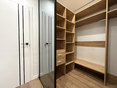 квартира по адресу Молодіжна, 8