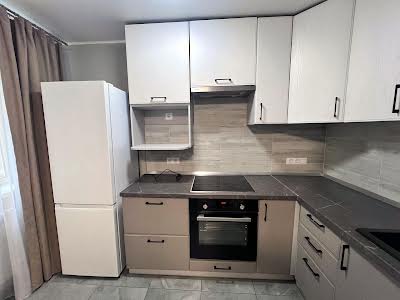 квартира за адресою Верховинна вул., 81