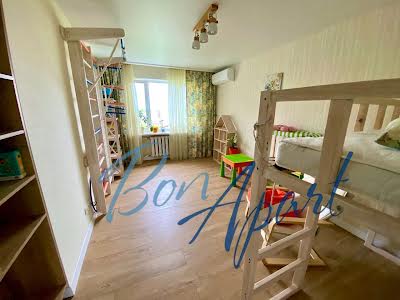 квартира за адресою Лаврська вул. (Січневого Повстання), 4
