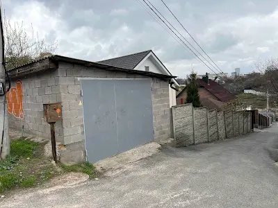 будинок за адресою Листопадна вул., 1а