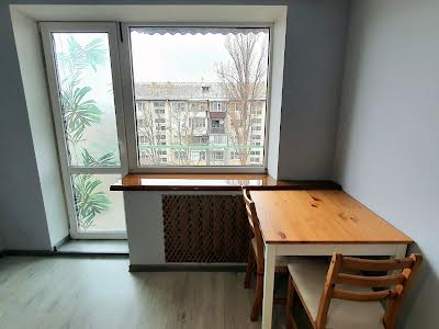 квартира по адресу Строителей ул., 17