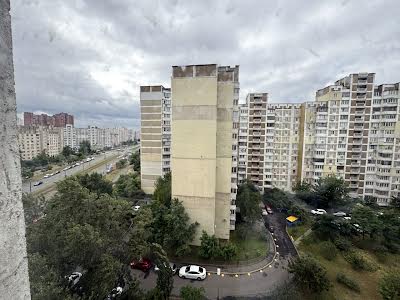 квартира за адресою Анни Ахматової вул., 6